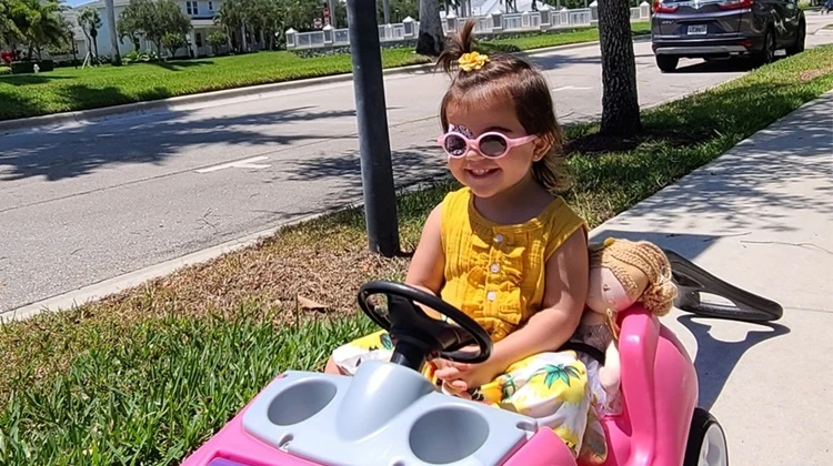 patient Bruna in toy car.