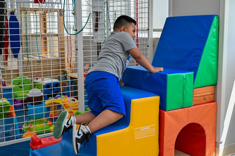 Jacob-climbing.jpg Jacob-climbing.jpg