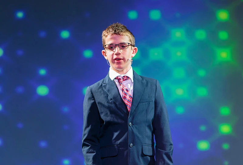 a dapper Beckett in suit and tie during a theatrical presentation.